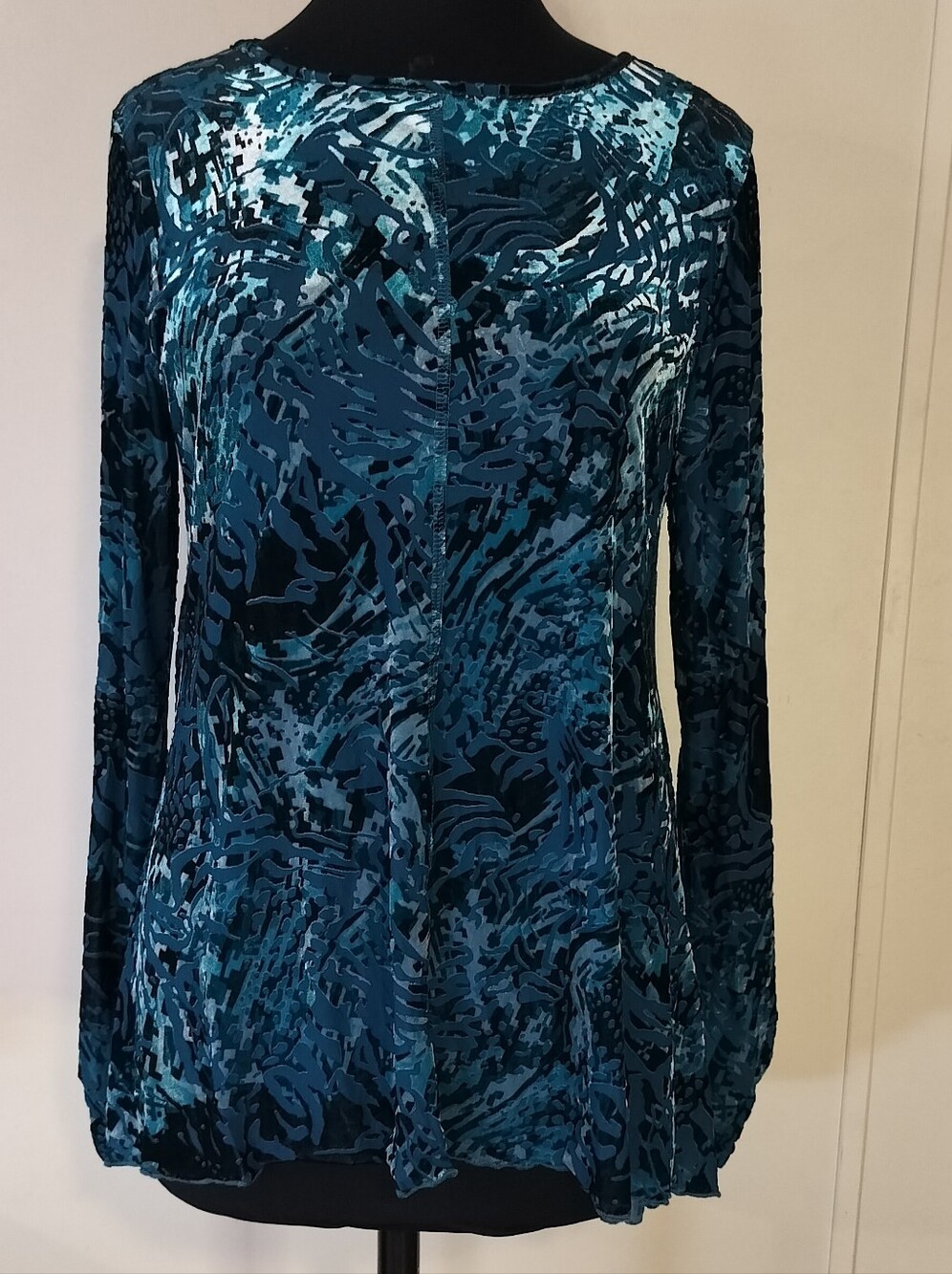 SNO SKINS Teal Blue Patterned Long Sleeve Top